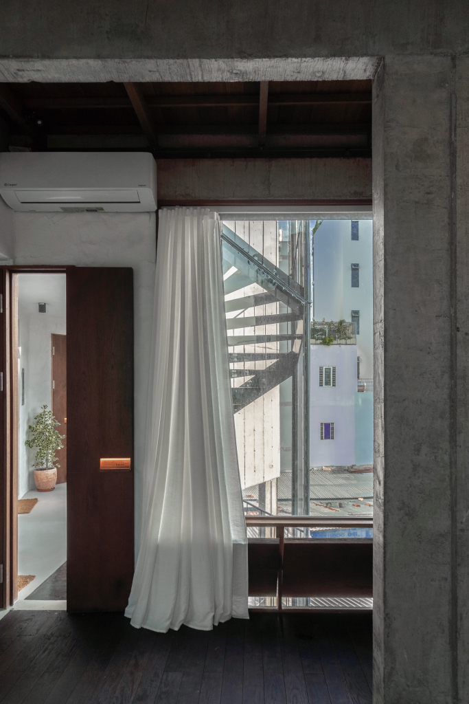 Leon Room 6